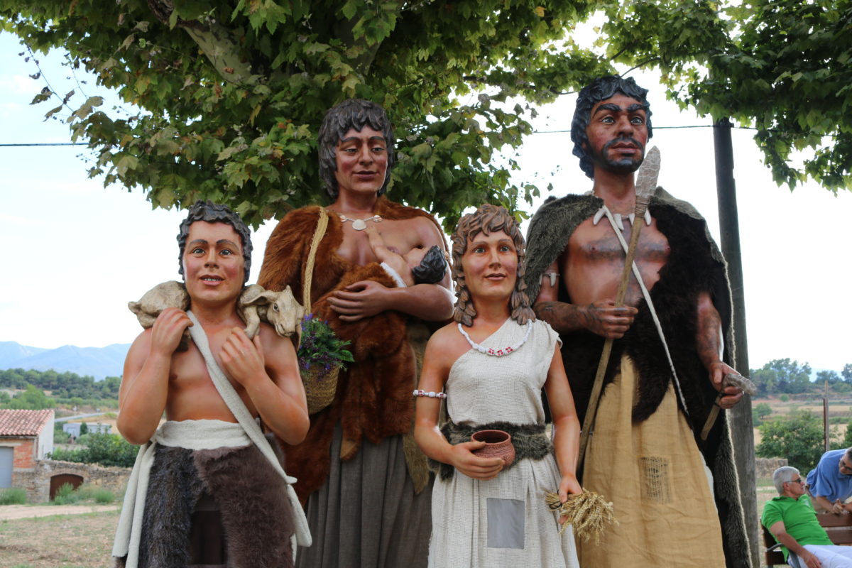 Actuació dels Gegants Neolítics a la Trobada Gegantera de Valls