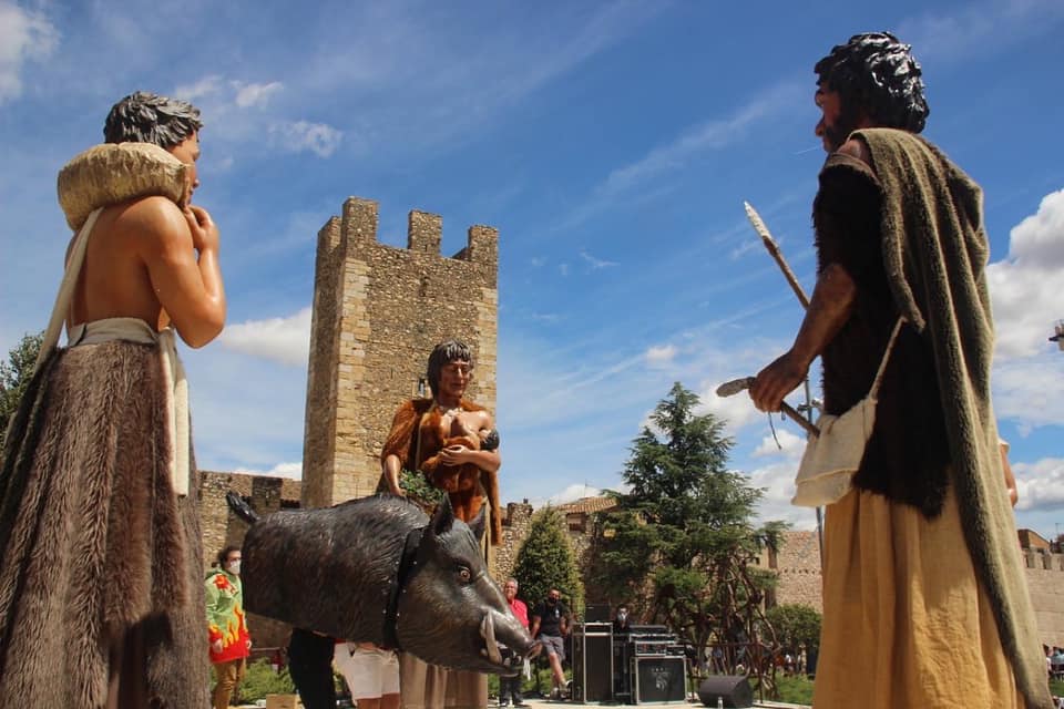 Els Gegants Neolítics i el Senglar de l’Espluga, dansen junts per primer cop a Montblanc