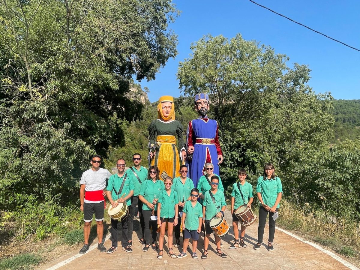 Els Grallers de l’Espluga actuen a Santa Perpètua de Gaià amb els gegants de la vila