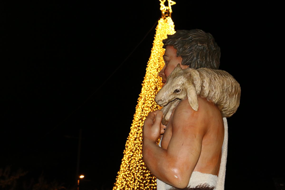 Encesa de llums de Nadal amb les nadales dels Grallers, nanos i gegantons