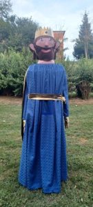 Rei de Manlleu de cara, amb nou vestit